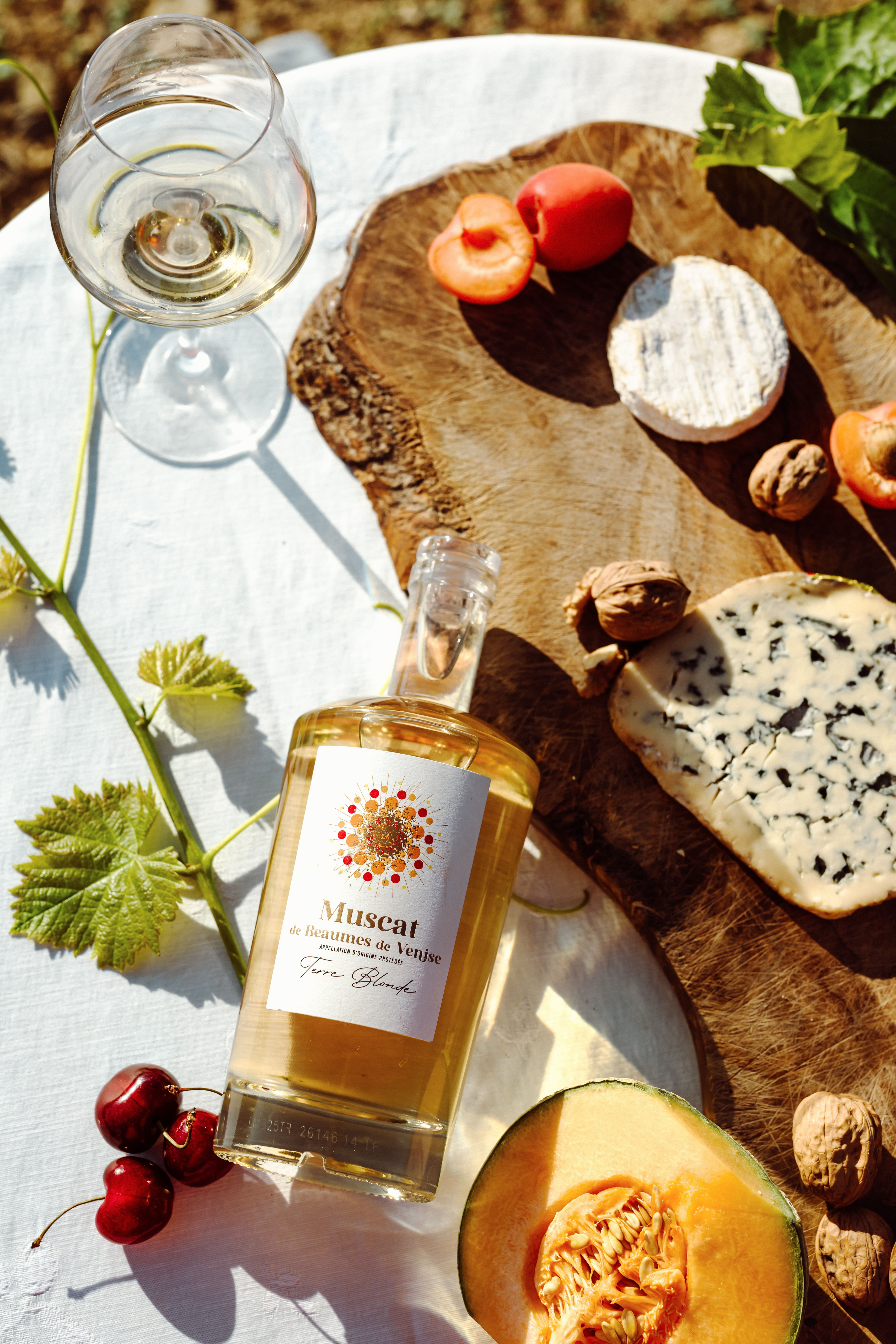 Accord fromage et vin : sublimer une Fourme avec notre Muscat